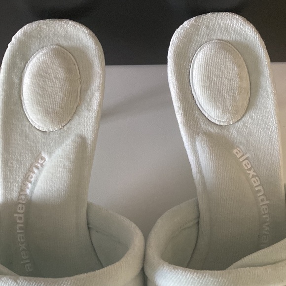 AUTHENTIC ALEXANDER WANG GREEN PADDED CRYSTAL LOGO JESSIE VELOUR HEELED SANDALS - Picture 4 of 8